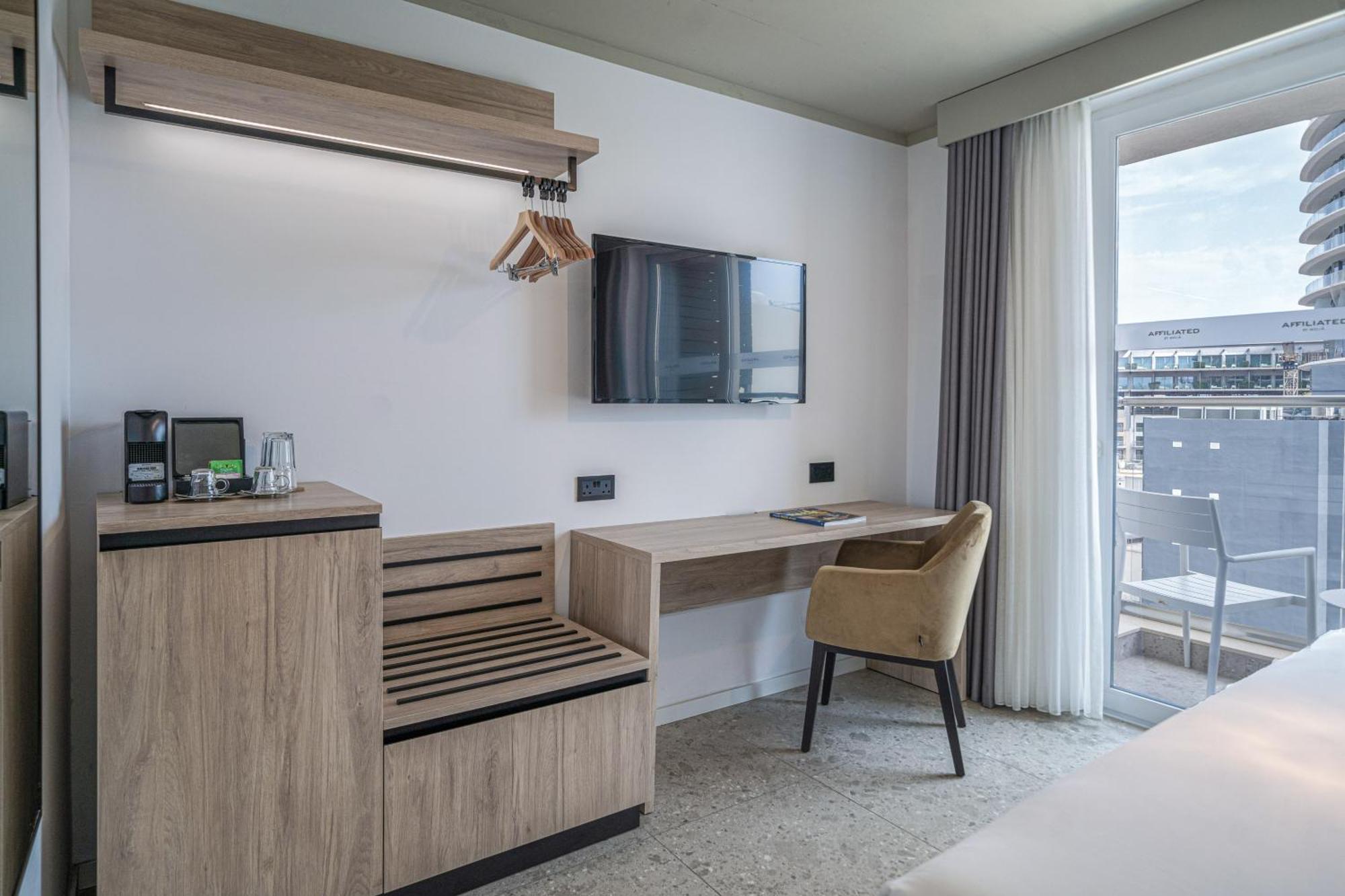 Hotel Mistral St Julian'S, Affiliated By Melia Saint Julian's ภายนอก รูปภาพ