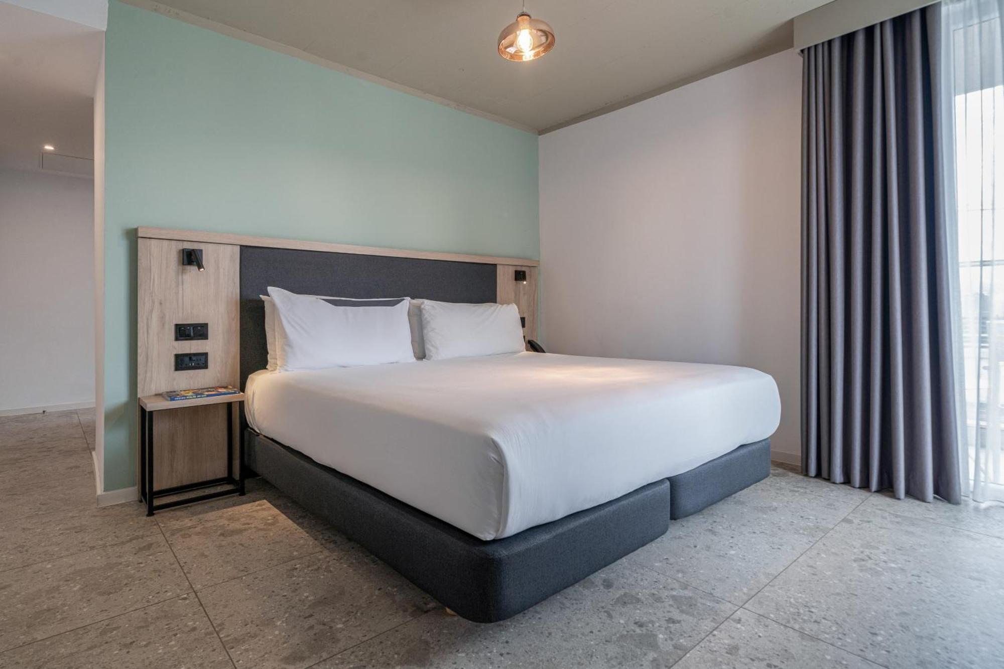 Hotel Mistral St Julian'S, Affiliated By Melia Saint Julian's ภายนอก รูปภาพ